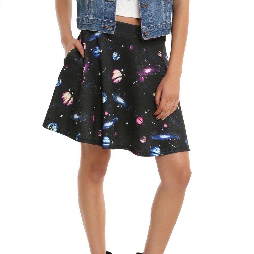 Hot Topic Planet Skater Skirt